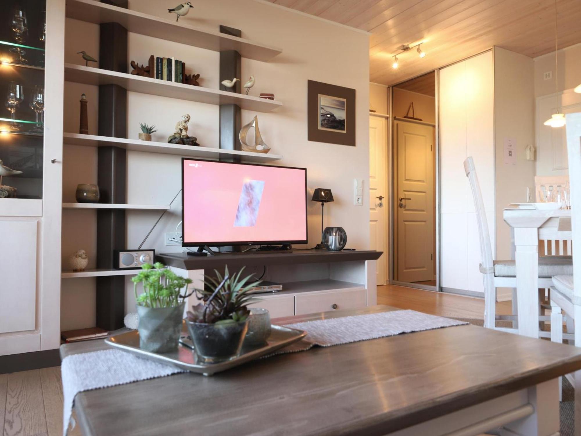 Schoenes Neues Hochwertig Renoviertes 2-Zimmer Appartement In Der 4. Etage. 베스터란트 외부 사진