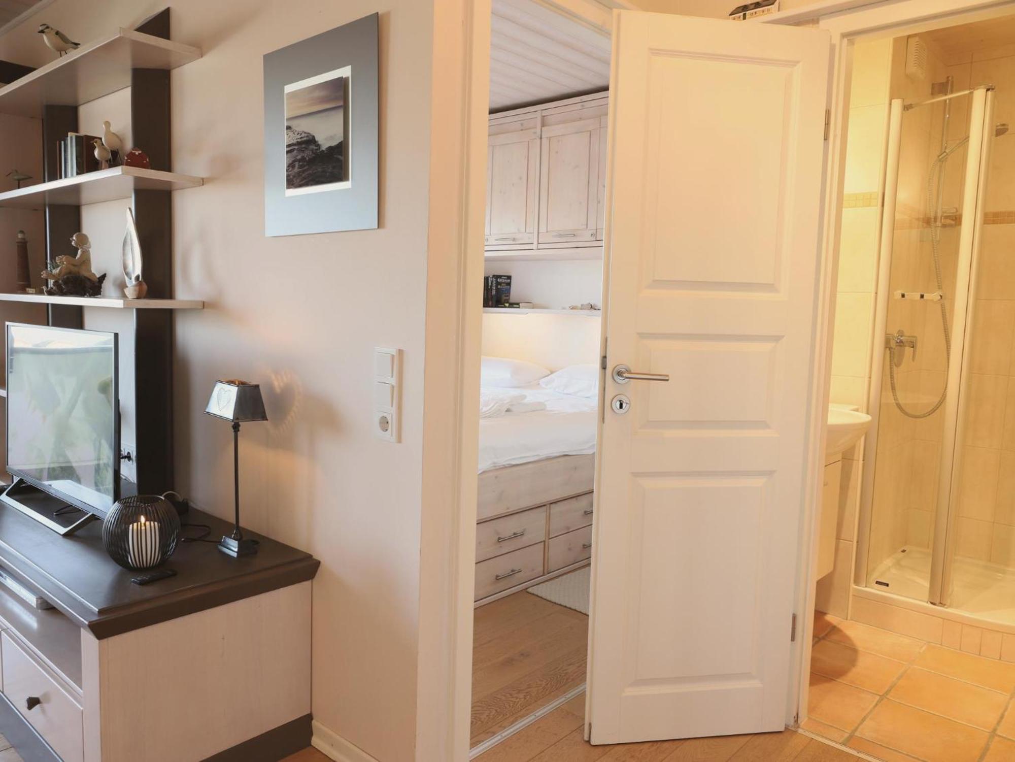 Schoenes Neues Hochwertig Renoviertes 2-Zimmer Appartement In Der 4. Etage. 베스터란트 외부 사진
