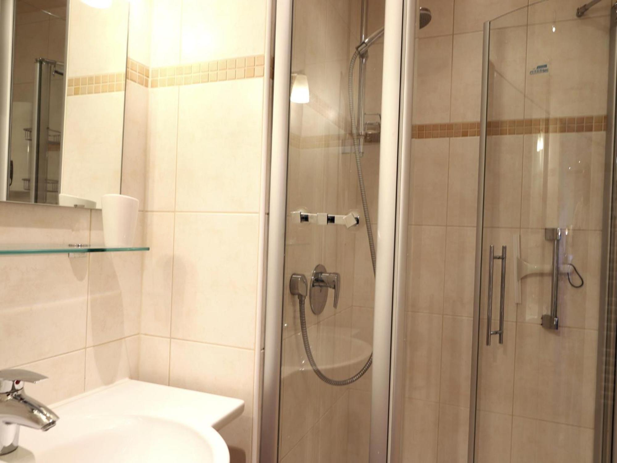 Schoenes Neues Hochwertig Renoviertes 2-Zimmer Appartement In Der 4. Etage. 베스터란트 외부 사진